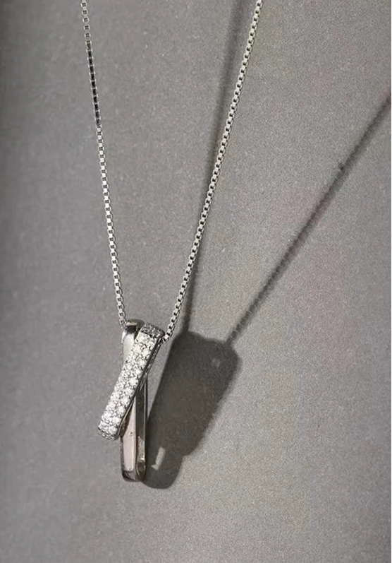 Collana Girocollo Incrociata con Zirconi – Eleganza in Argento 925