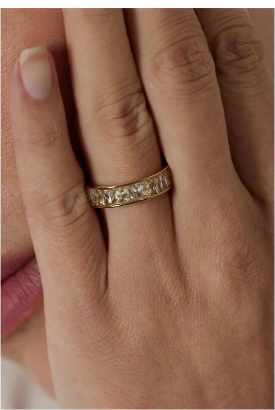 Anello Raggio Dorato – Eleganza senza fine