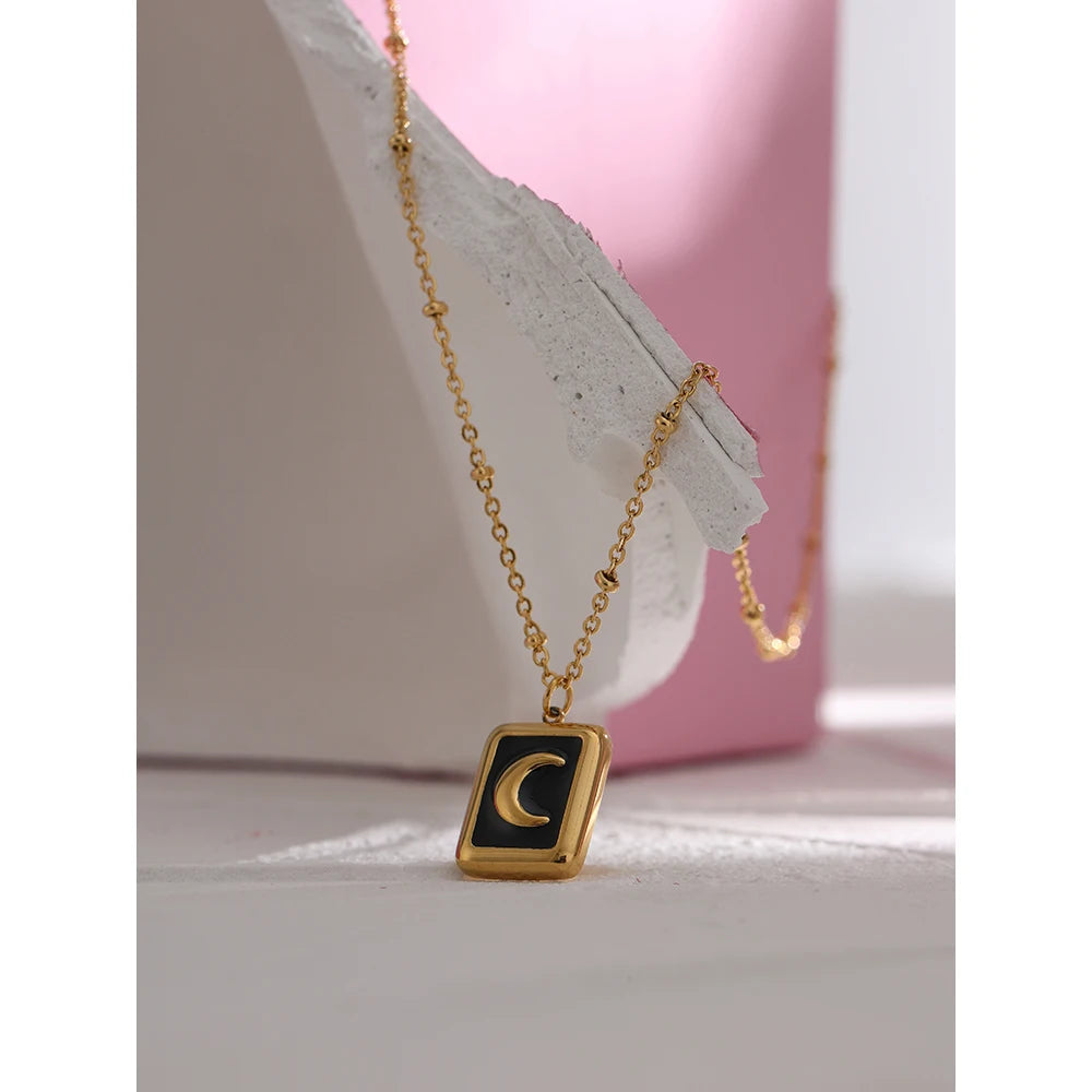 Collana Luna Nera – Eleganza Mistica