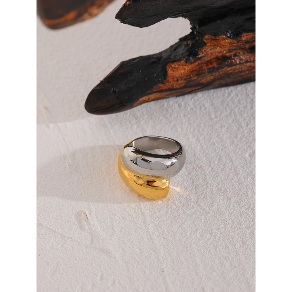 Anello Twist Bicolore in Acciaio – Oro e Argento