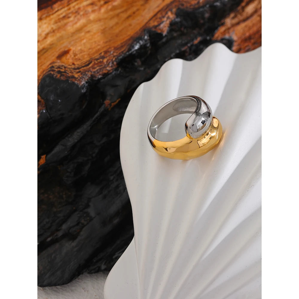 Anello Twist Bicolore in Acciaio – Oro e Argento