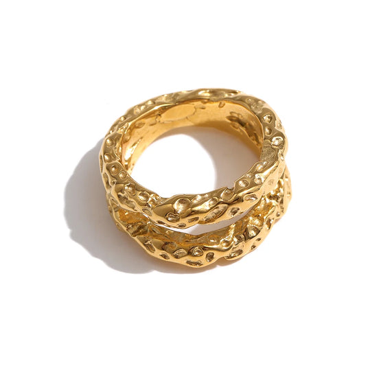Anello Texture Ondulata – Acciaio Inossidabile Placcato Oro 18K