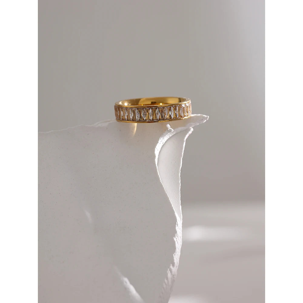 Anello Raggio Dorato – Eleganza senza fine