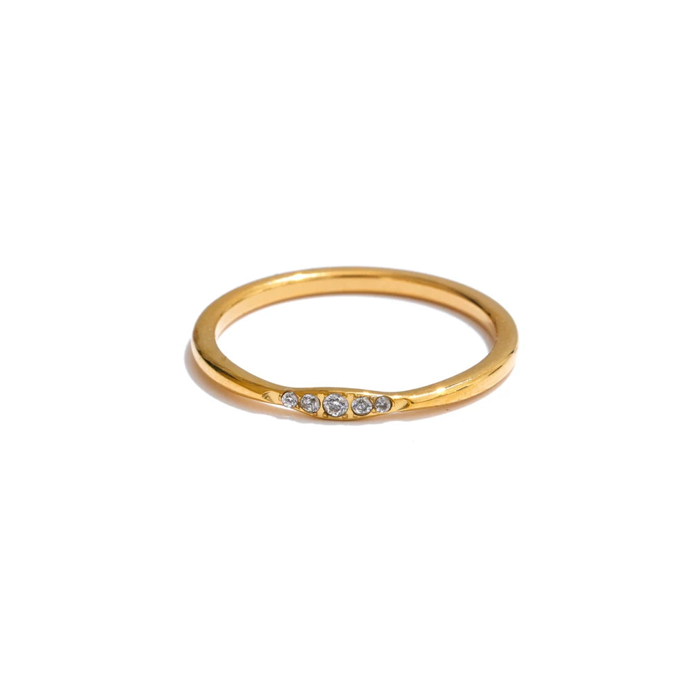 Anello Linea di Luce – Minimal Chic con Zirconi