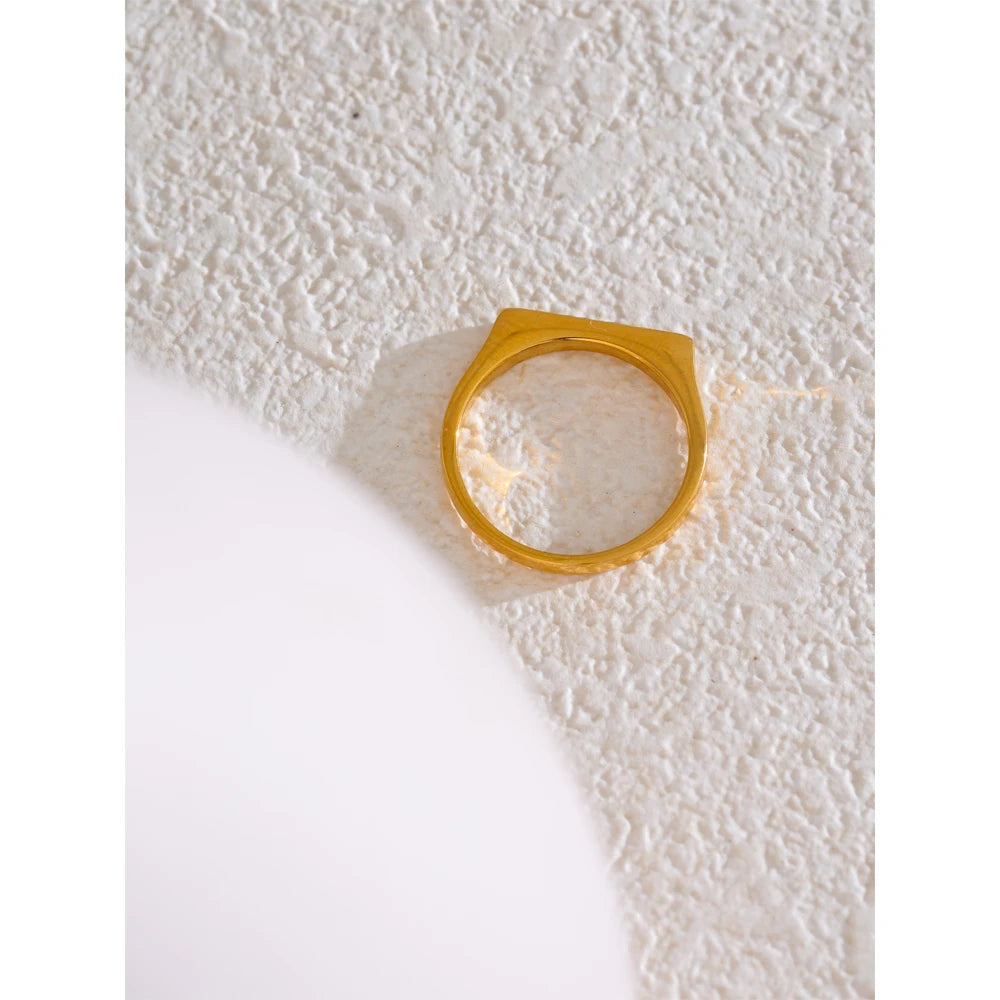Anello Raggio Dorato – Eleganza senza fine