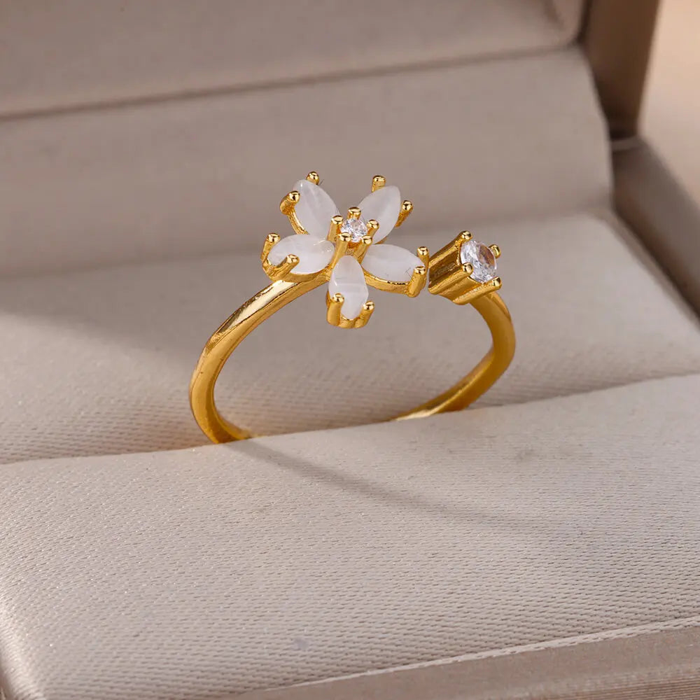 Anello Fiori d’Opale – Luci e Petali