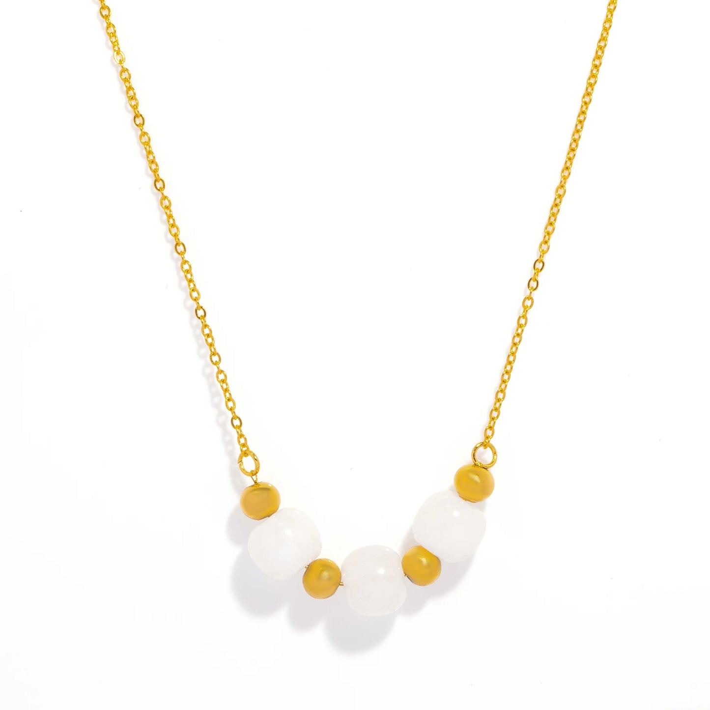Collana Dorata con Ciondolo in Pietra Naturale – Eleganza e Stile senza Tempo
