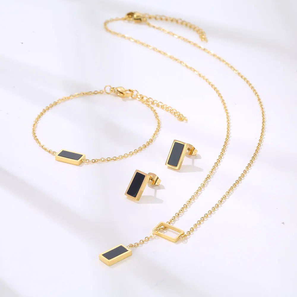 Set “Luce Geometrica” – Bracciale, Orecchini e Collana dorati con ciondolo bianco o nero
