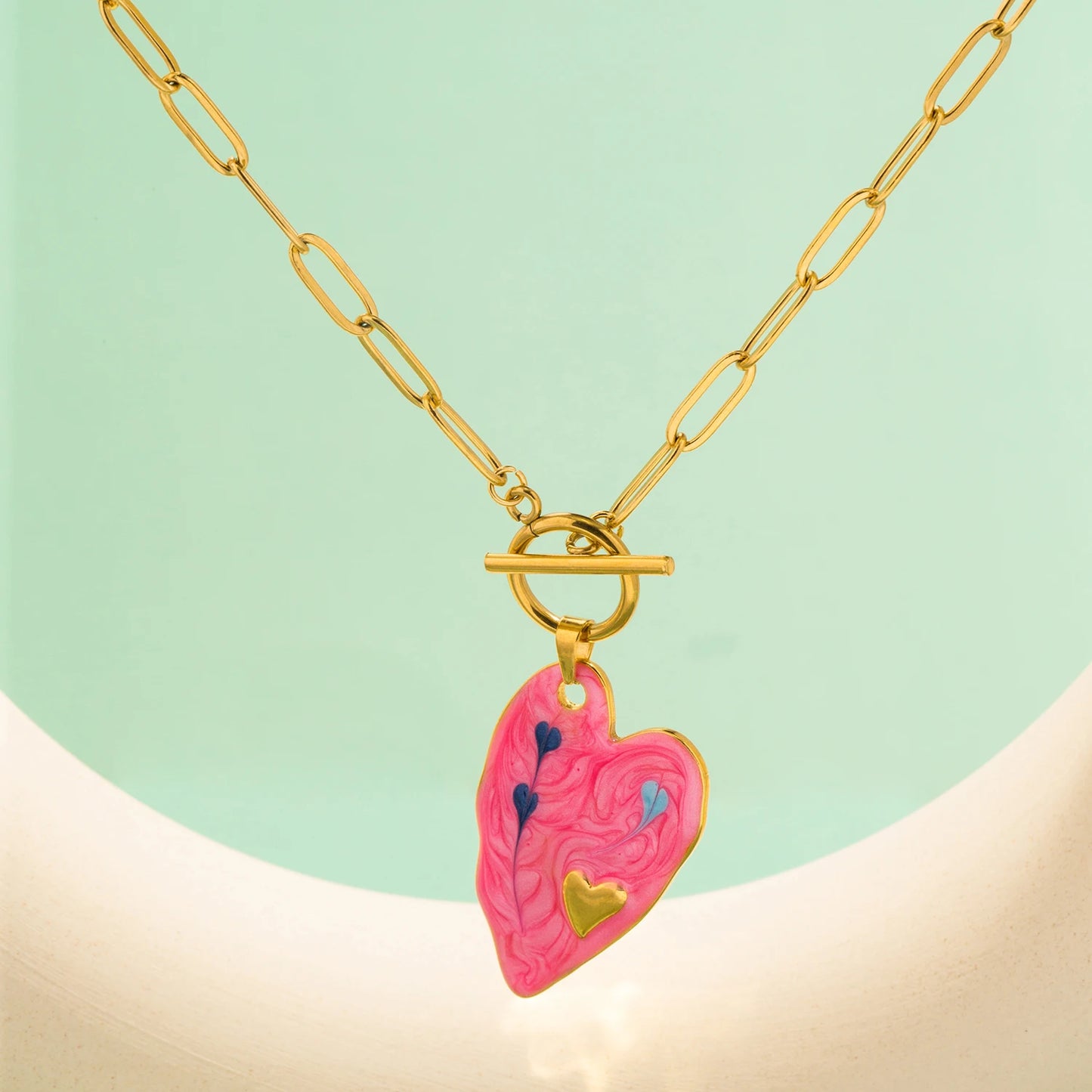 Collana Cuore Colorato – Pendente smaltato in acciaio, stile fresco e moderno