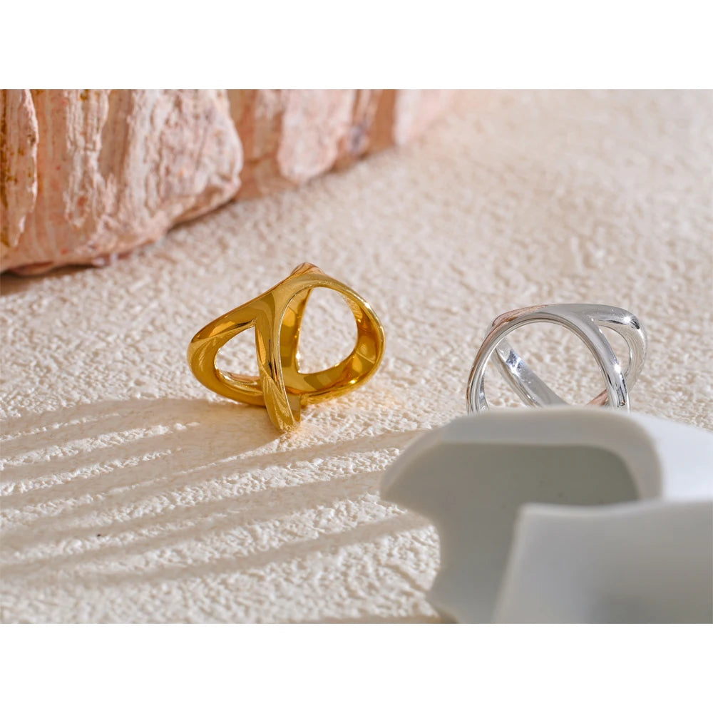 Anello Geometrico a X – Acciaio Inossidabile Placcato (Oro o Platino)