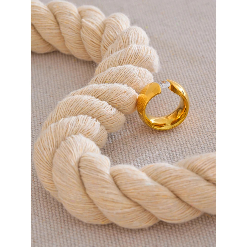 Anello Dorato Bold – Eleganza Decisa