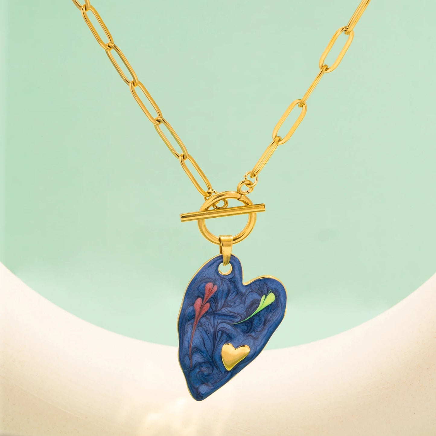 Collana Cuore Colorato – Pendente smaltato in acciaio, stile fresco e moderno
