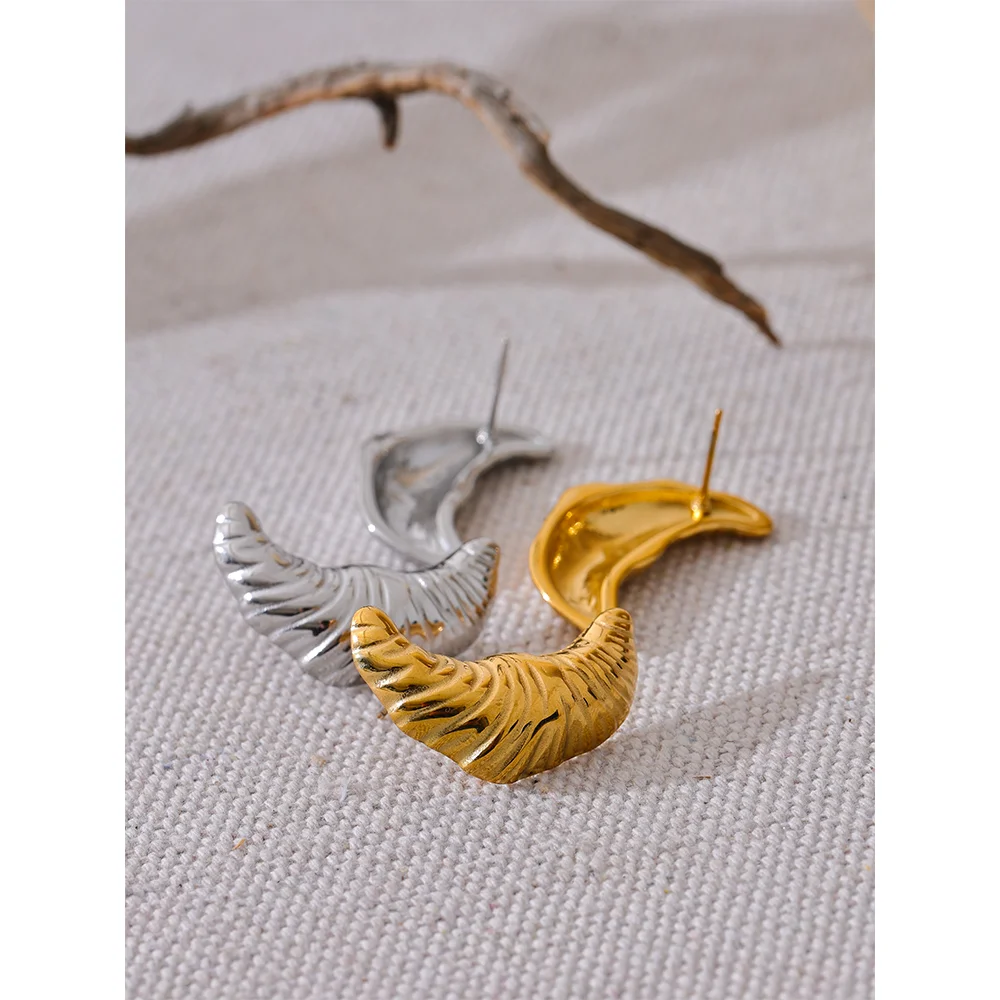 Orecchini Luna Croissant – Eleganza Dorata e Argento Lucente