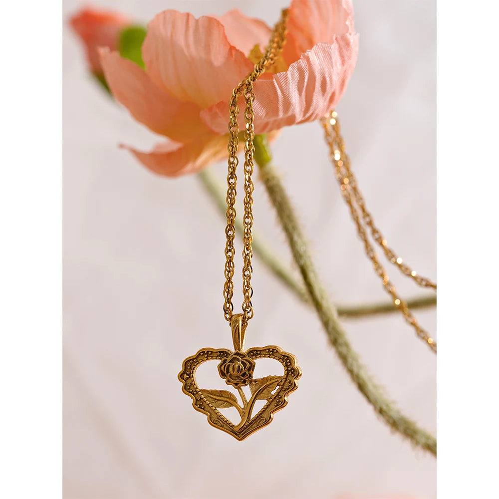 Collana Cuore Fiorito – Eleganza Romantica