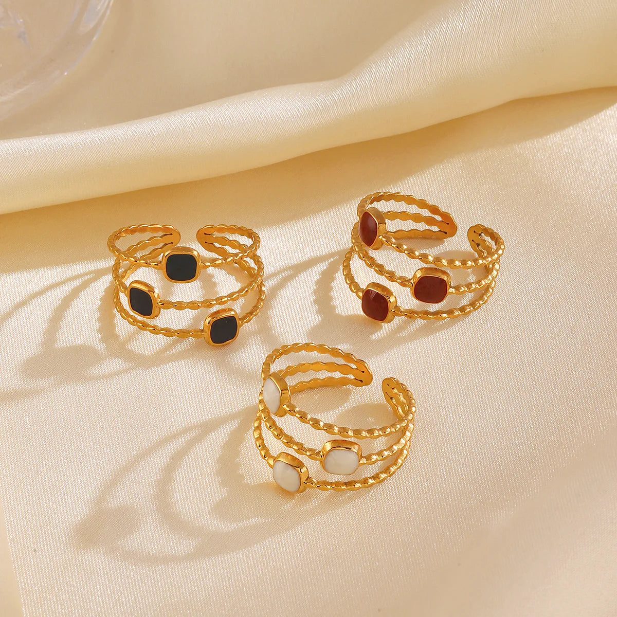 Anello Minimal Chic – Accessorio Moda in Smalto Colorato