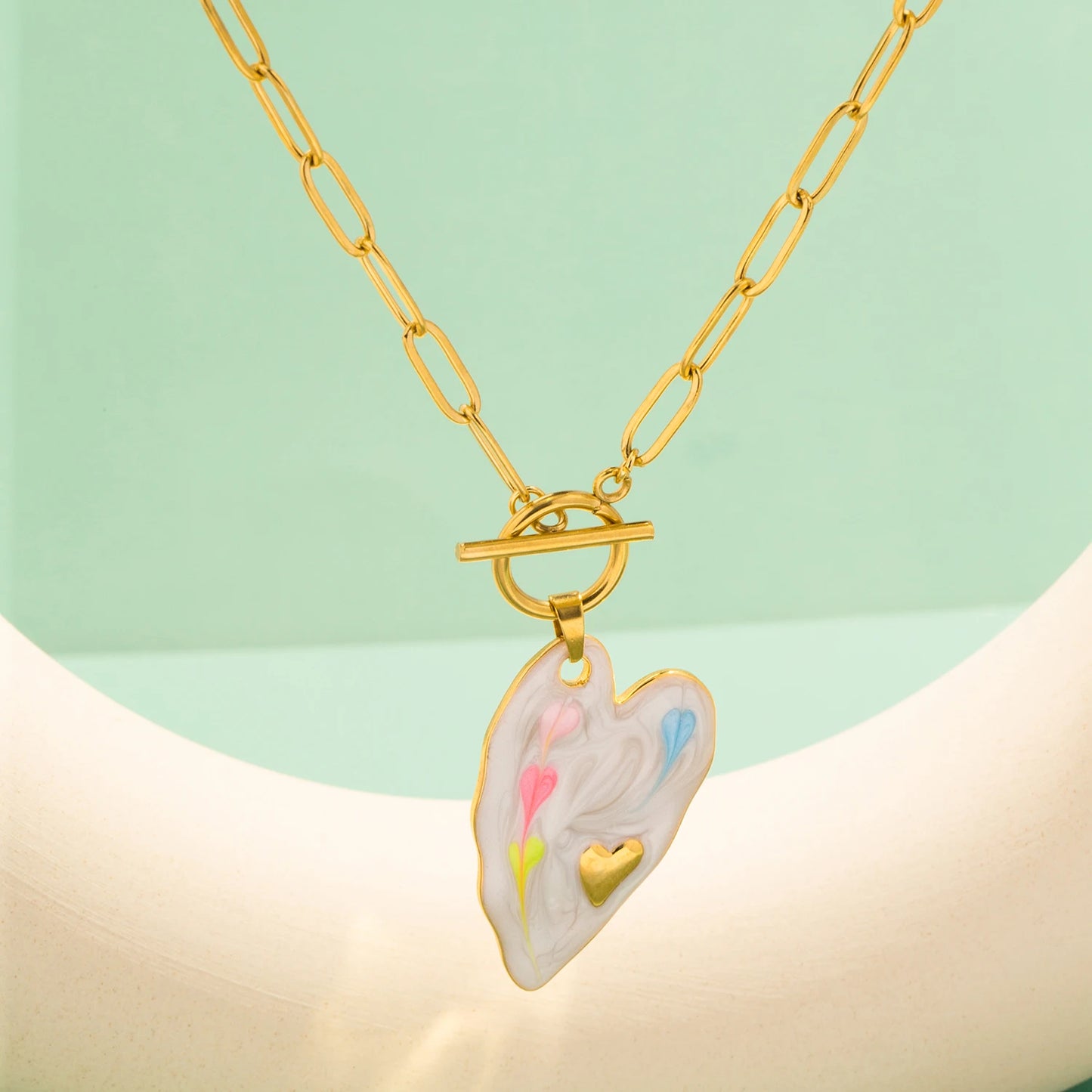 Collana Cuore Colorato – Pendente smaltato in acciaio, stile fresco e moderno