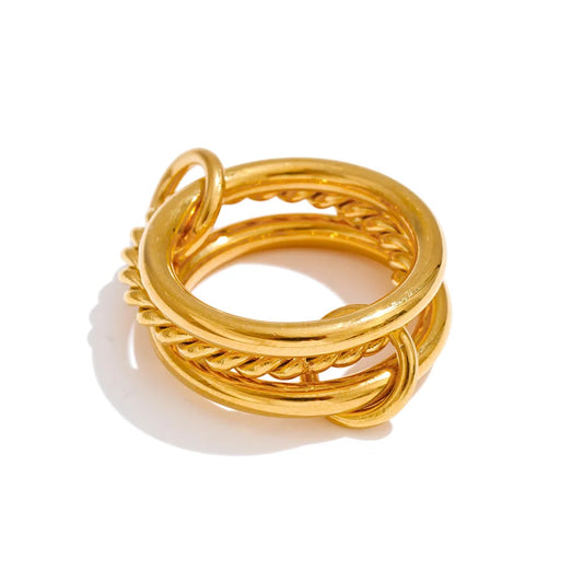 Anello Triplo Dorato – Intreccio di Eleganza