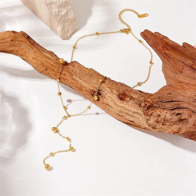 Luce Dorata – Collana Lunga con Perle e Catena Elegante