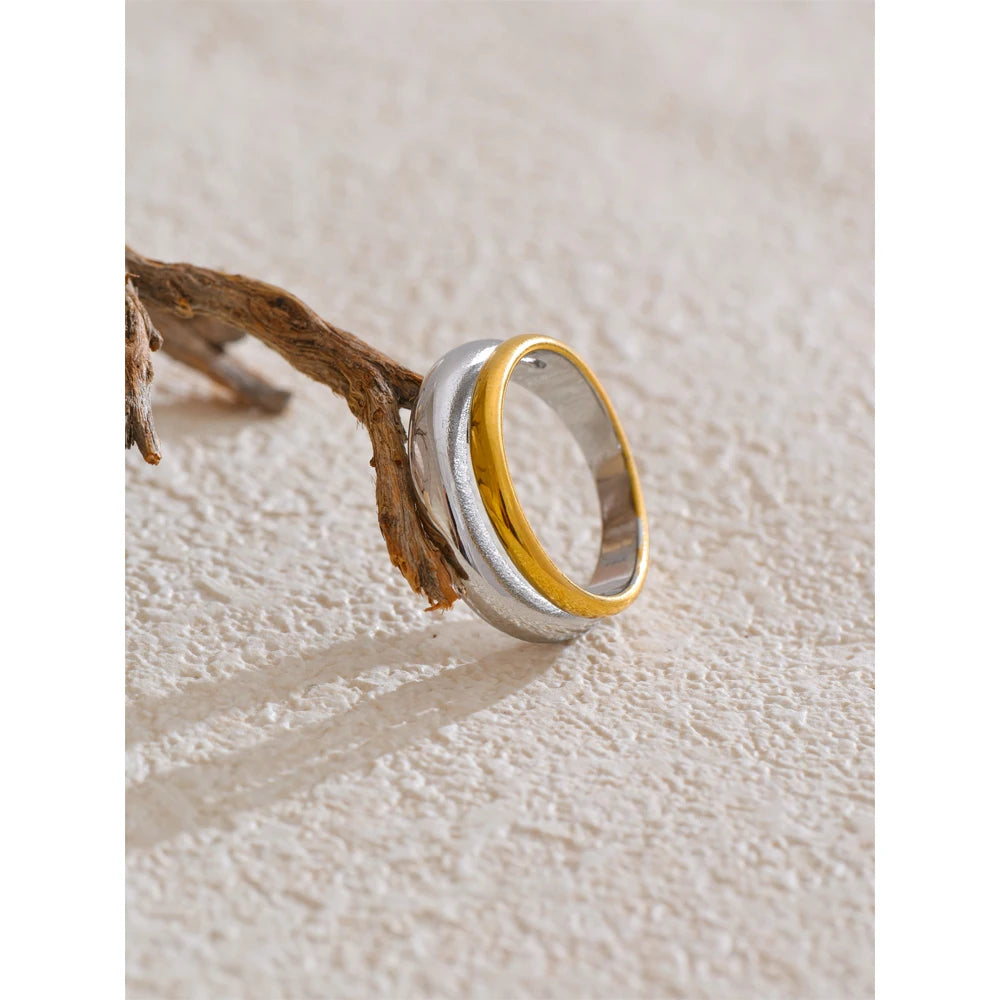 Anello Bicolore Geometrico – Acciaio Inossidabile Oro & Argento
