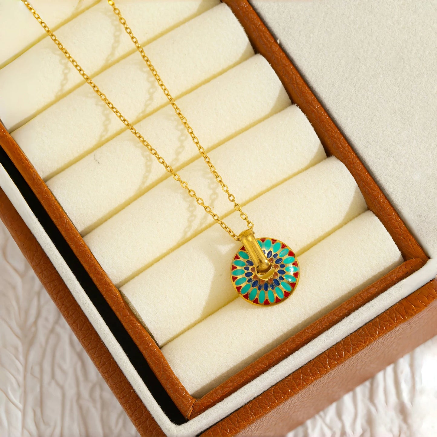 Set “Margherita Dorata” – Collana e Orecchini floreali boho