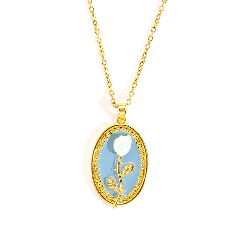 Collana con Ciondolo Smaltato Vintage – Stile Retrò Elegante