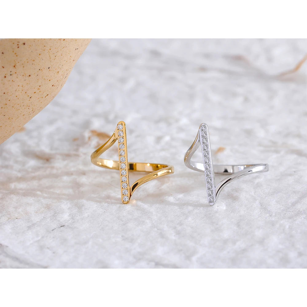 Anello Geometrico Intrecciato con Zirconi – Acciaio Inossidabile Oro o Platino