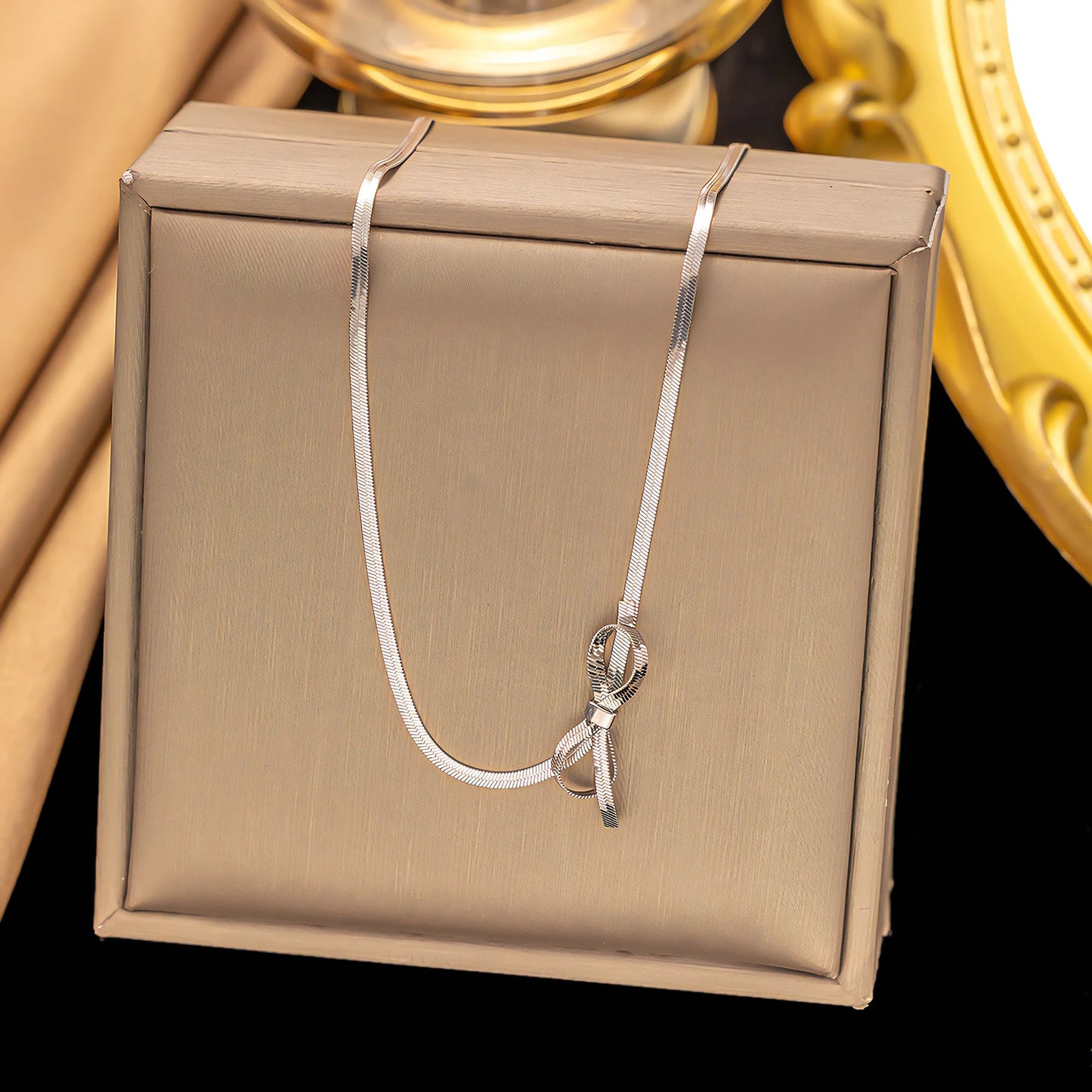 Collana “Fiocco di Luce”