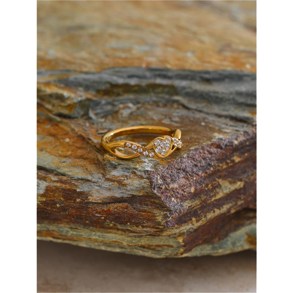 Anello Cuore di Luce – Eleganza Sottile