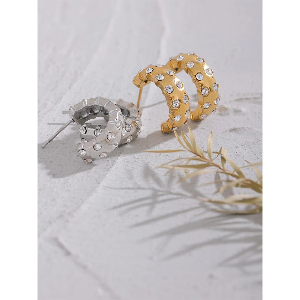 Orecchini Huggie con Zirconi in Acciaio Inossidabile – Oro o Argento