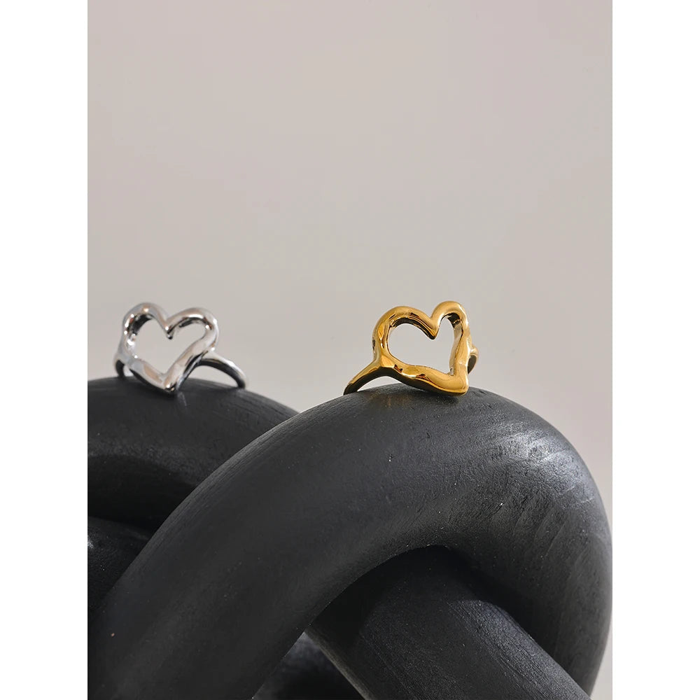 Anello Cuore Moderno – Minimal Chic in Acciaio Inossidabile