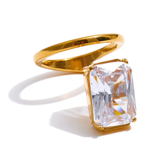 Anello Rettangolo di Luce – Eleganza Dorata