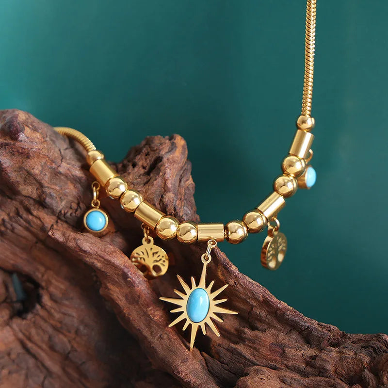 Set Collana & Bracciale Dorato con Ciondoli Sole e Turchese – Eleganza LuminosA