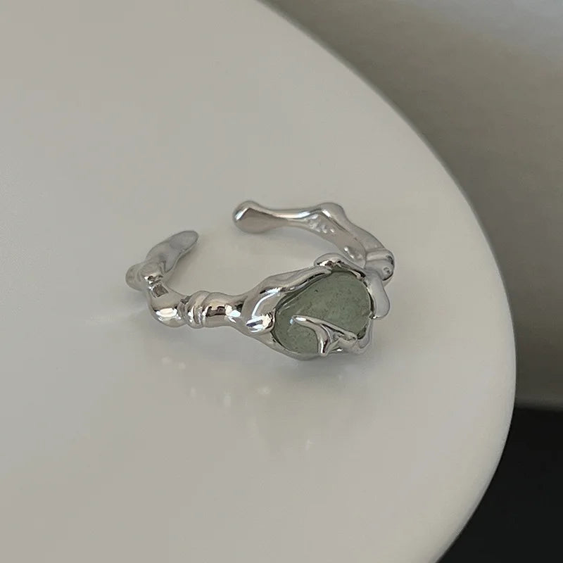 Anello “Respiro della Terra” con Giada e Finitura Liquida