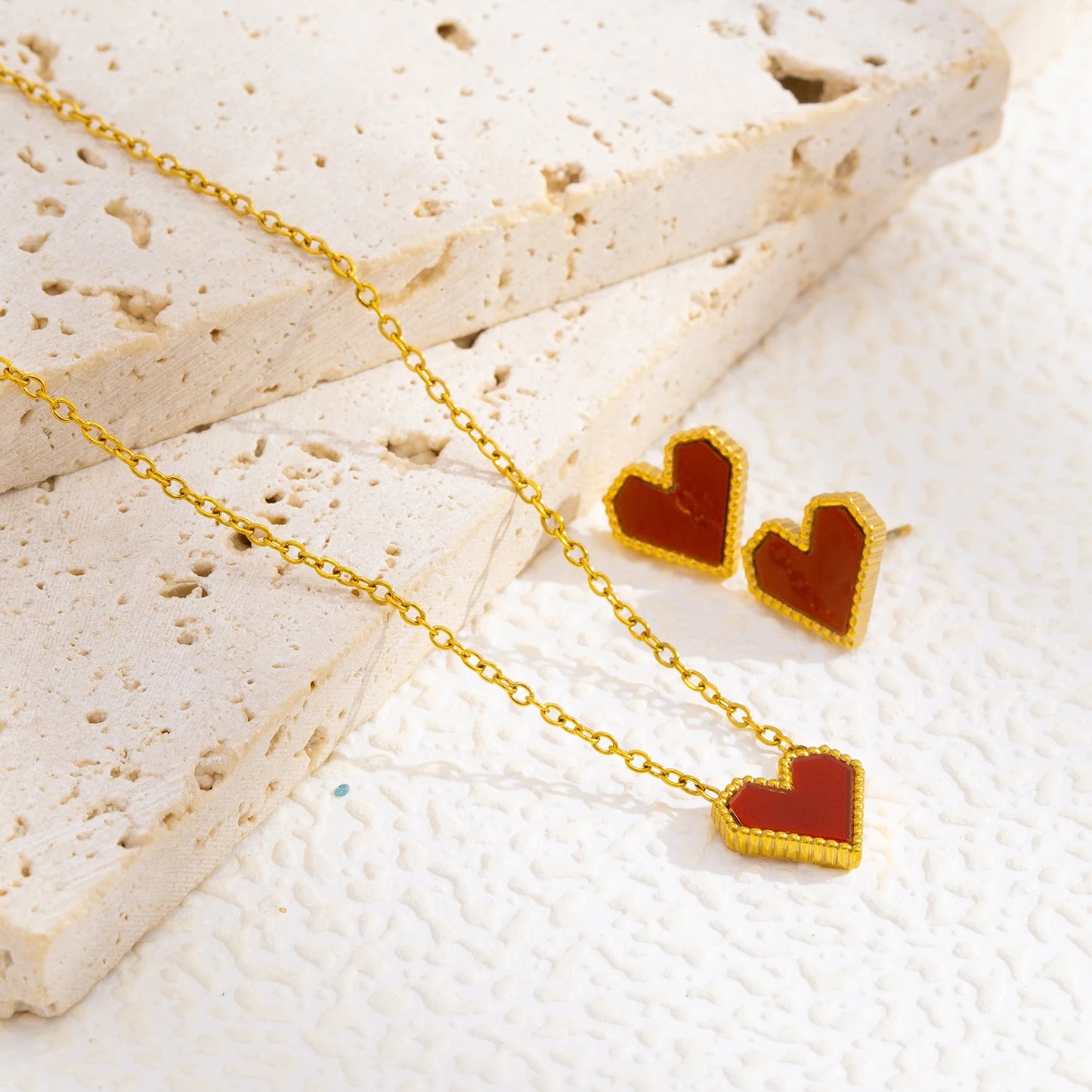Set minimalista collana e orecchini a cuore rosso