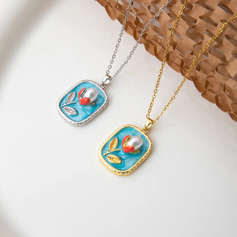 Collana con Ciondolo Smaltato Vintage – Stile Retrò Elegante
