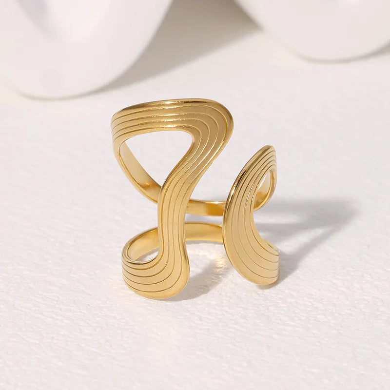 Anello Minimal Chic – Eleganza Creativa