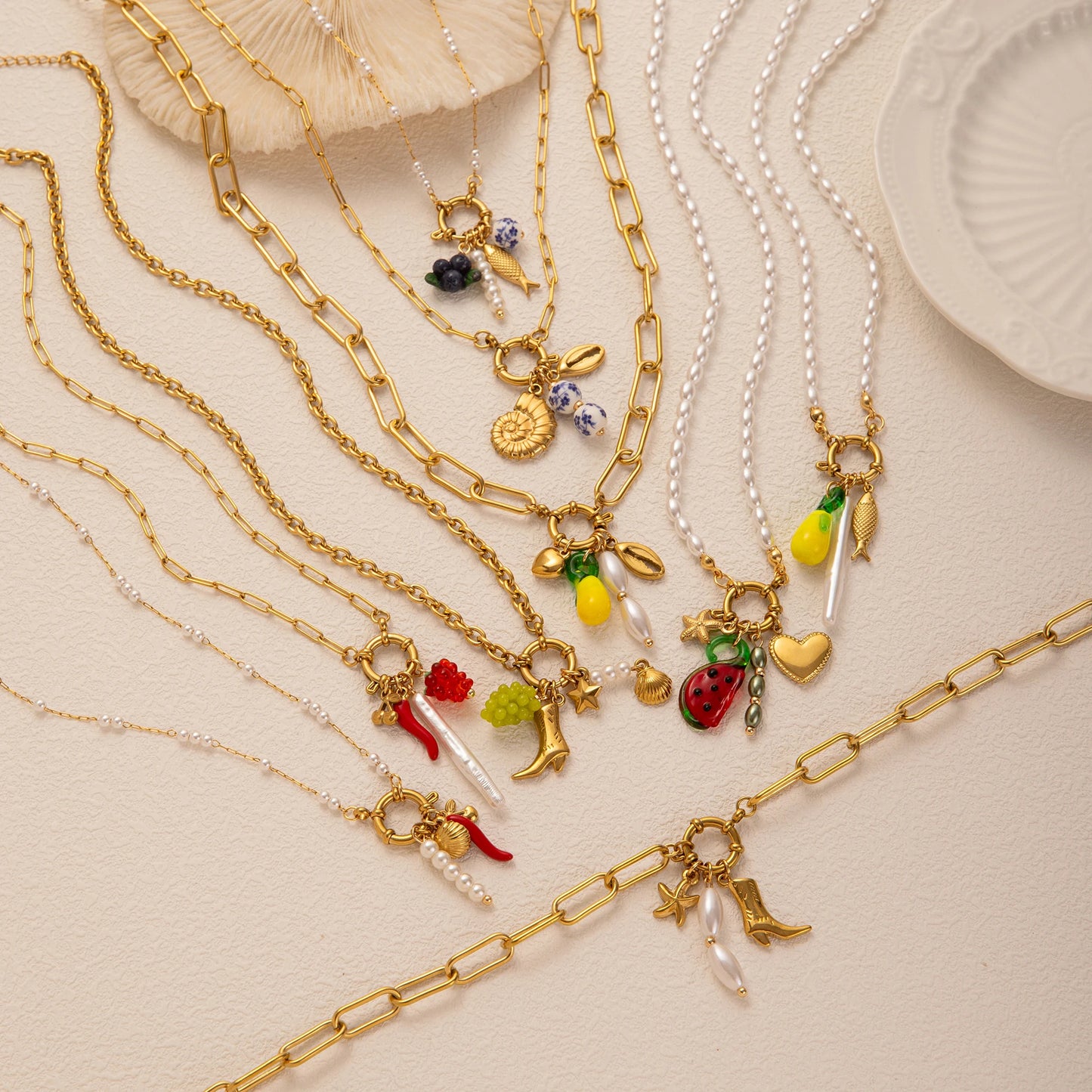 Collezione “Charms Mediterranei” – 9 Collane con Ciondoli in Acciaio Inossidabile Placcato Oro