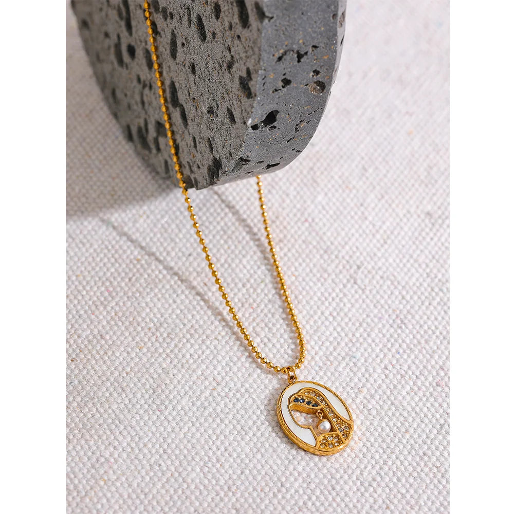 Collana Ritratto Dorato – Grazia e Luce