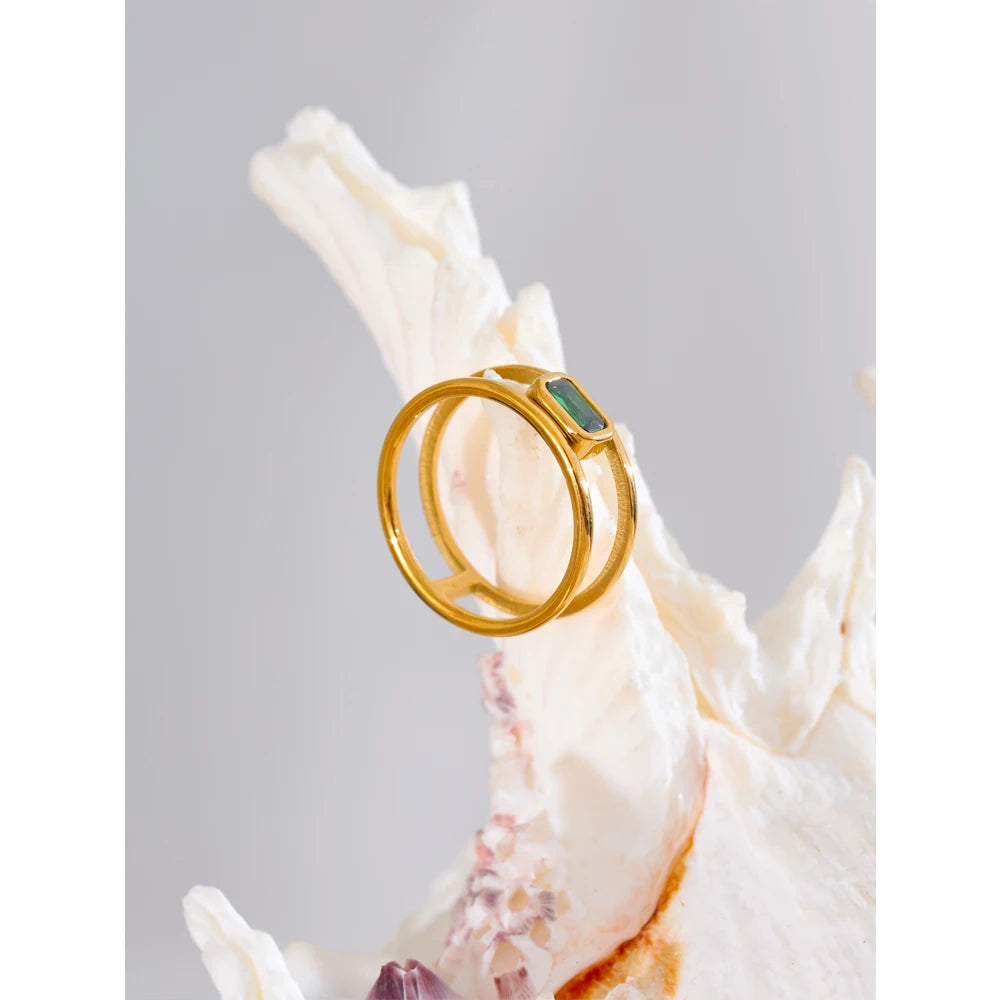 Anello Emerald Line – Raffinatezza Geometrica
