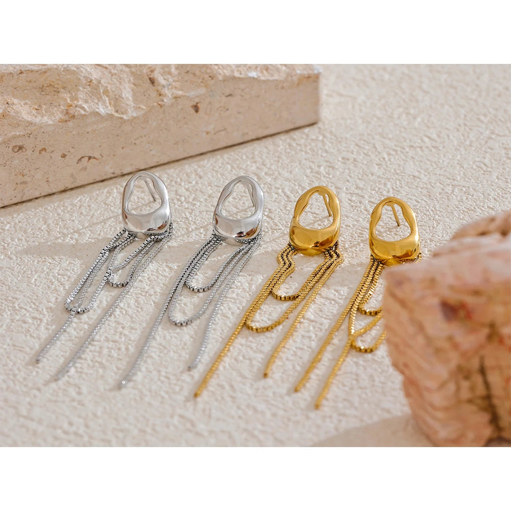 Orecchini “Flusso di Luce” – Design moderno con catene pendenti