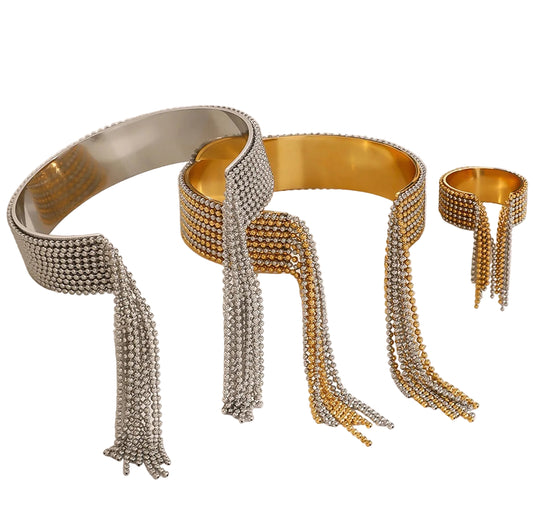 Bracciale con nappa e anello – Eleganza senza tempo