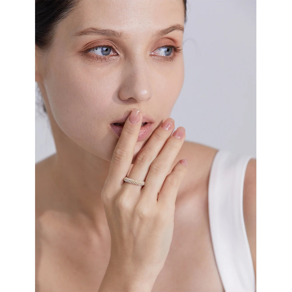 Anello Dorato con Tripla Fila di Perle – Eleganza Senza Tempo