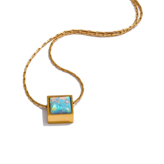 Collana con Pendente Quadrato in Opale Naturale – Acciaio Inossidabile Oro