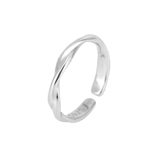 Anello Intreccio d’Argento – Eleganza Semplice in Filo 925
