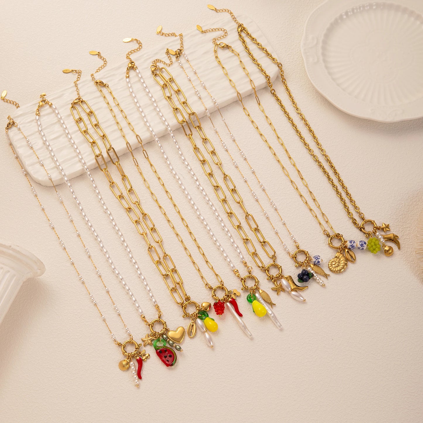 Collezione “Charms Mediterranei” – 9 Collane con Ciondoli in Acciaio Inossidabile Placcato Oro