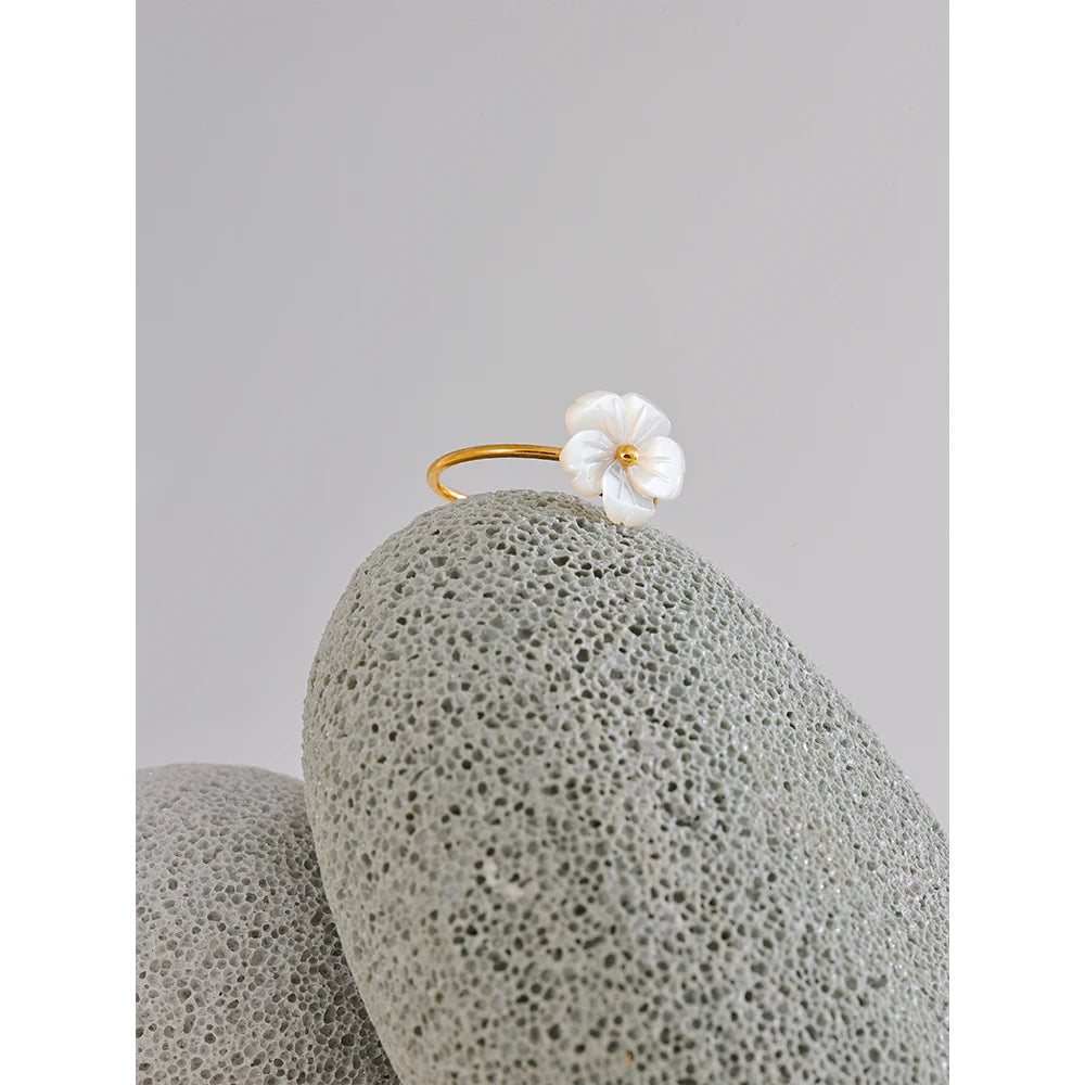 Anello Fiore di Conchiglia – Eleganza Naturale