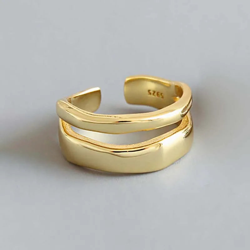 Geometrie di Luce – Anello minimalista a doppio strato color argento