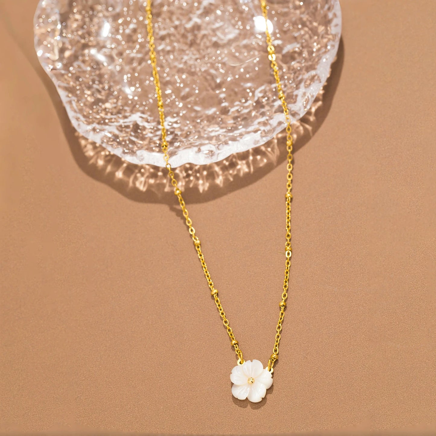 Set “Margherite di Luce” – Collana e Orecchini floreali bianchi