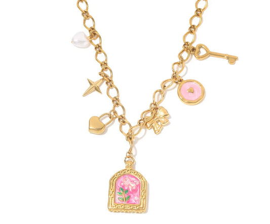 Collana con ciondolo fiore smaltato – 2 varianti rosa o azzurro – Acciaio dorato