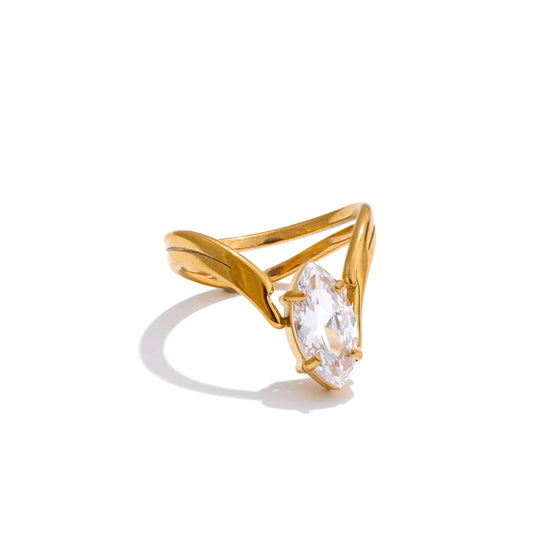 Anello Luce Dorata – Eleganza Sottile con Zircone Brillante